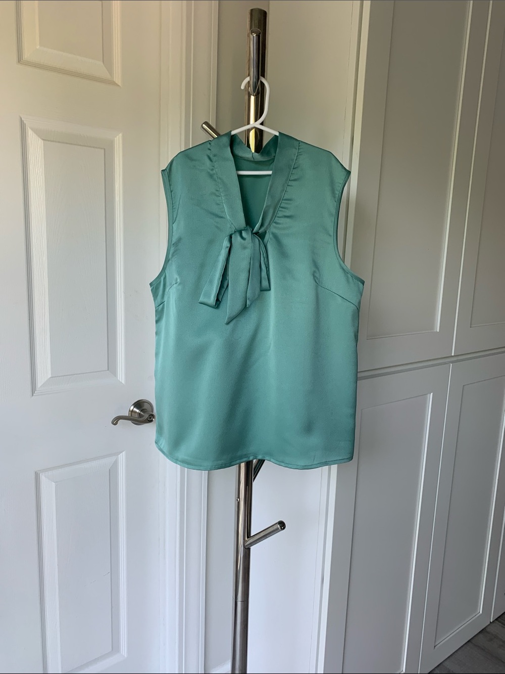 Cupshe Seafoam Green Tie-Neck Sleeveless Camisole, Size M.